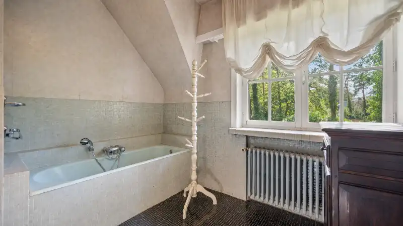 Karaktervolle villa van 325m² met 5 slaapkamers op 24 are foto 16