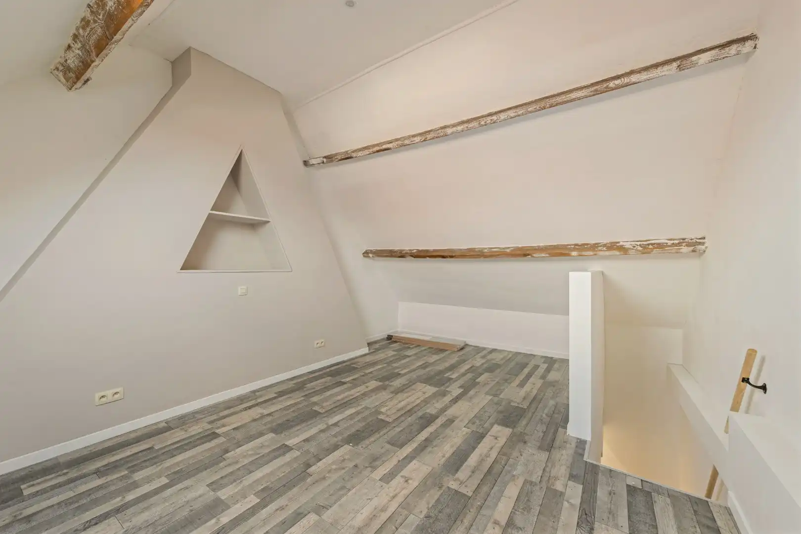 Rijwoning met 2 slaapkamers en ruime zolder in Menen foto 11