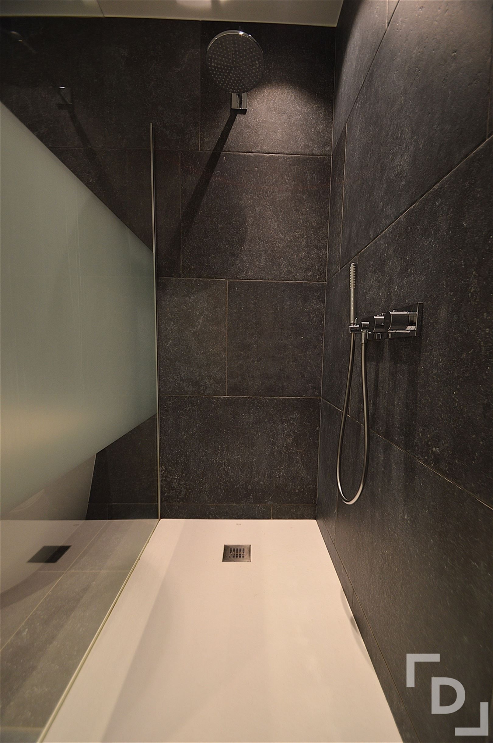 Duplex appartement in loftstijl in Ieper centrum foto 10