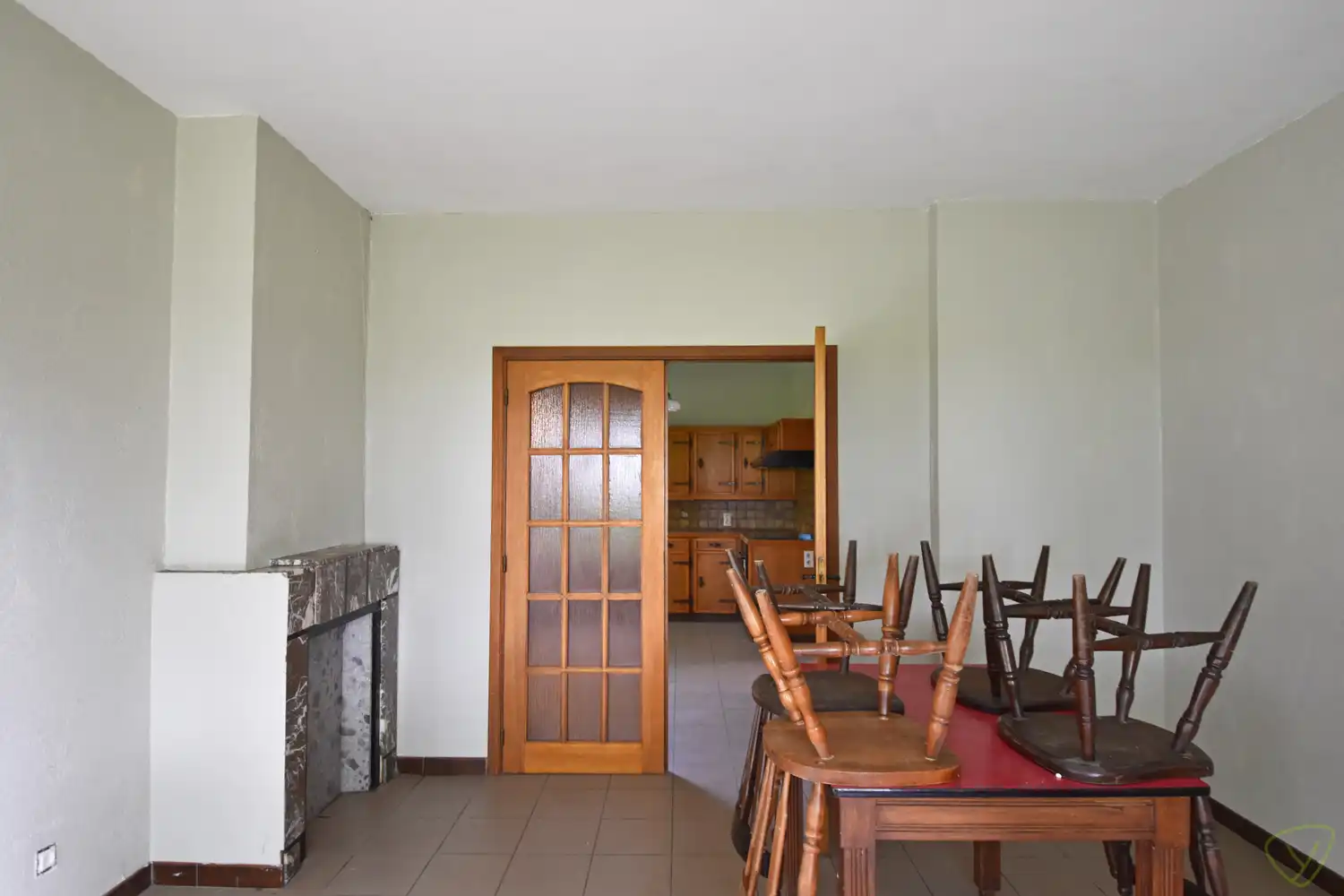 Landelijk gelegen en verrassend ruime woning gelegen te Eeklo! foto 3