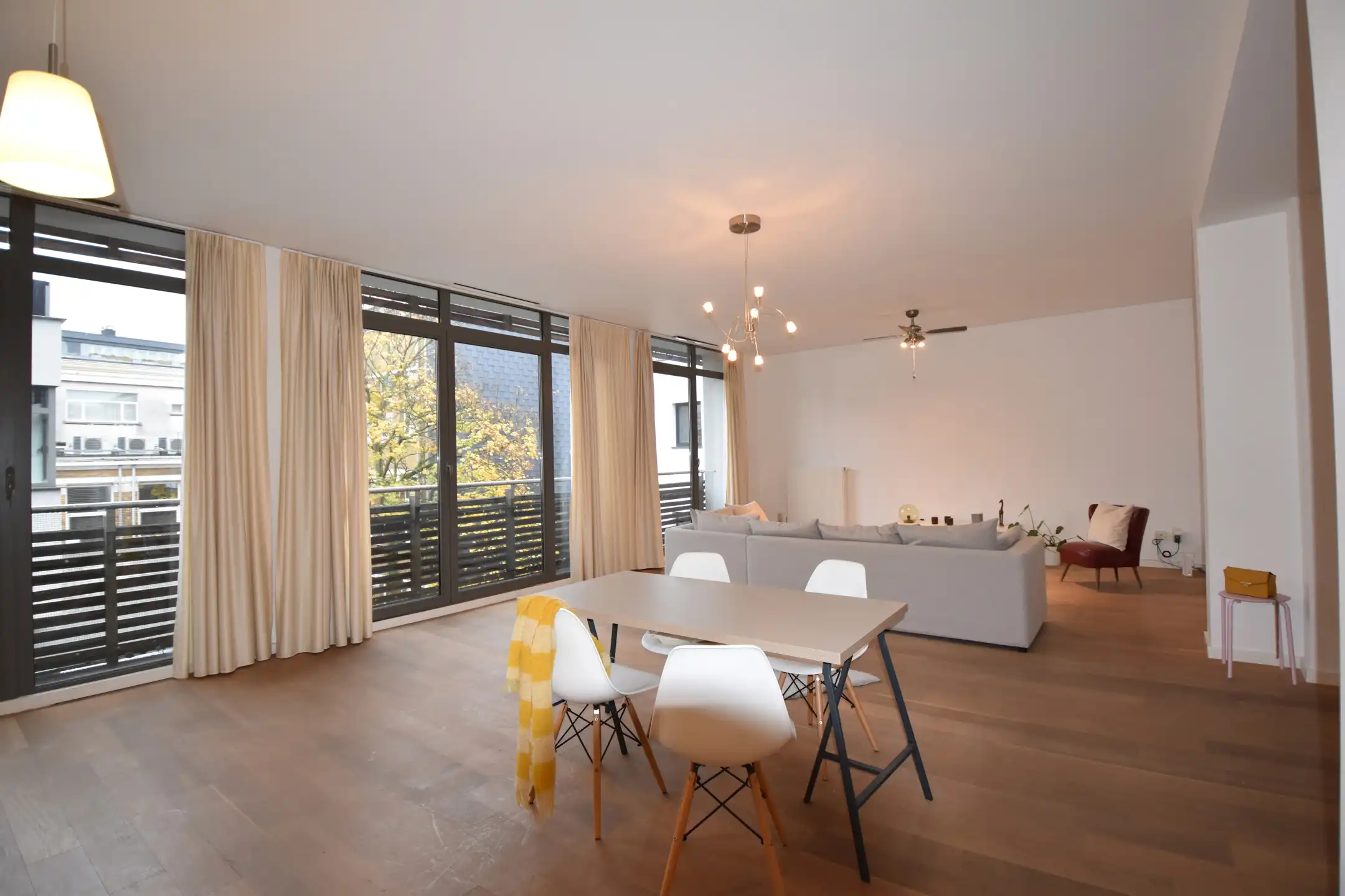 ANTWERPEN - CENTRUM  - Ruim drie slaapkamer appartement  foto 2