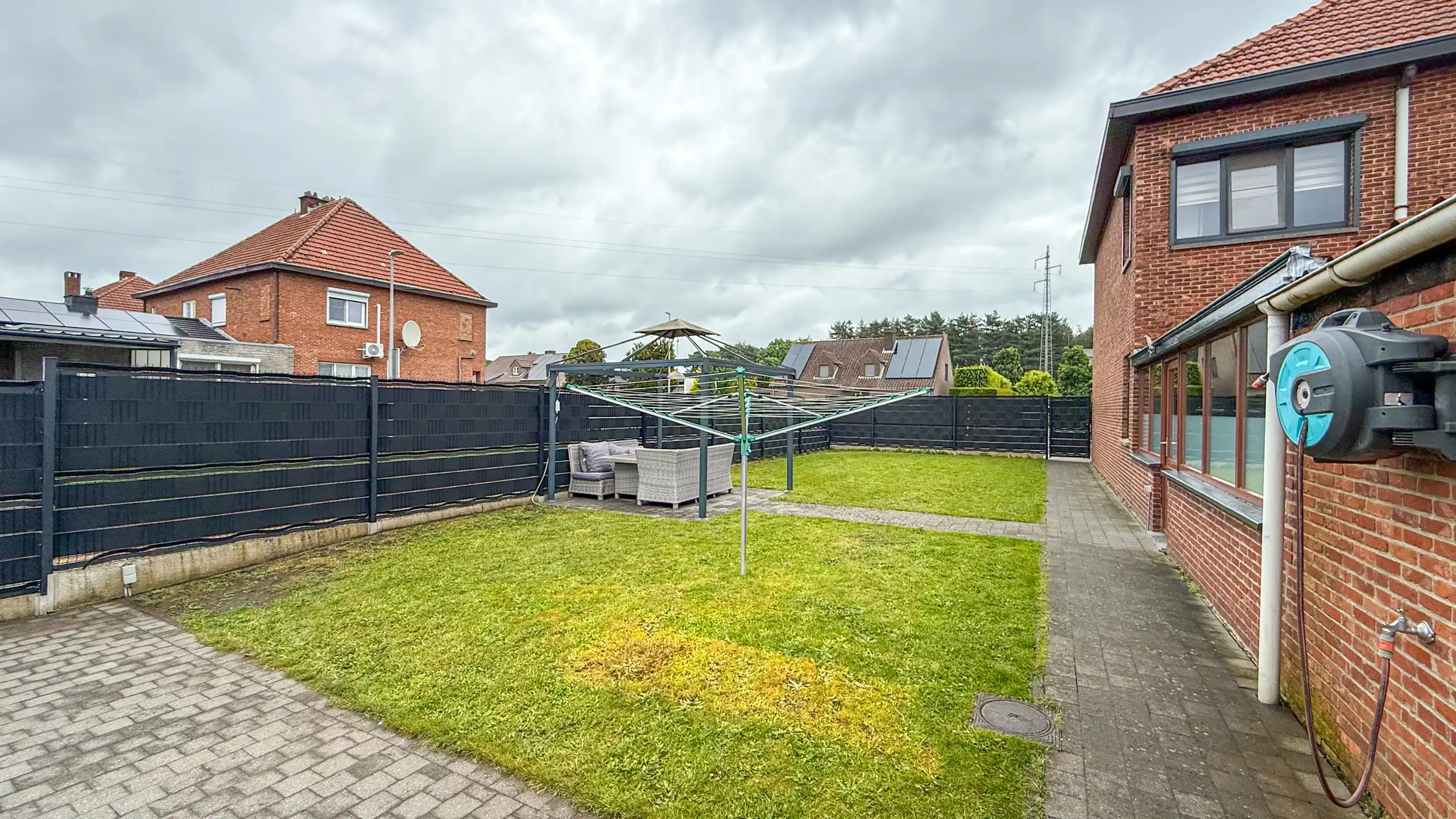 Halfopen woning met tuin en dubbele garage in H-Z! foto 16