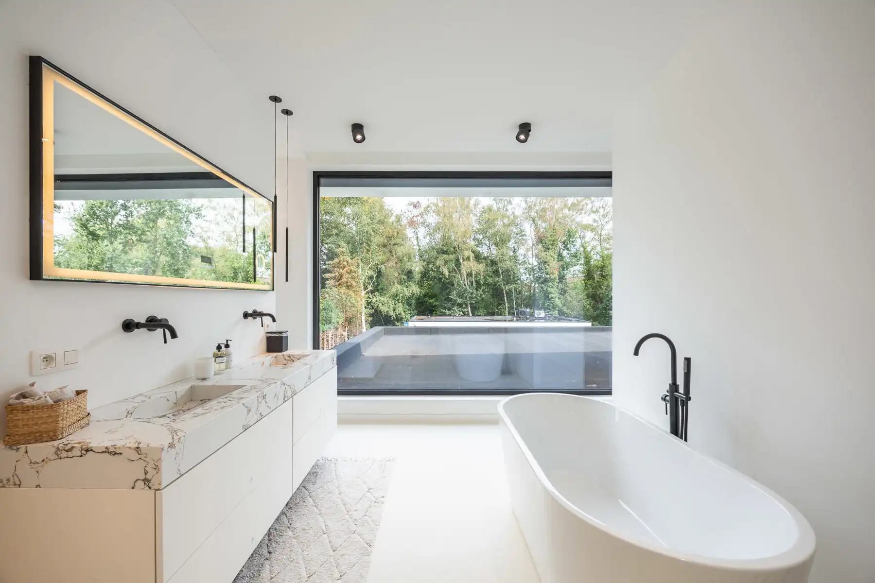 Exclusieve energiezuinige villa met zwembad en poolhouse foto 27