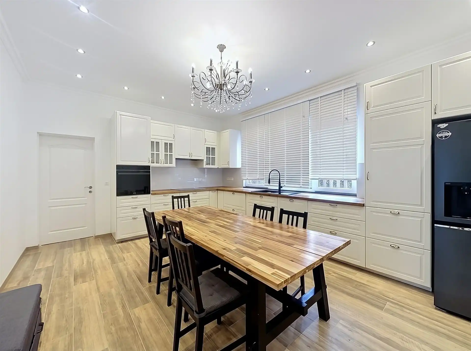 Prachtige instapklare woning met 6 slaapkamers en 2 badkamers! foto 6