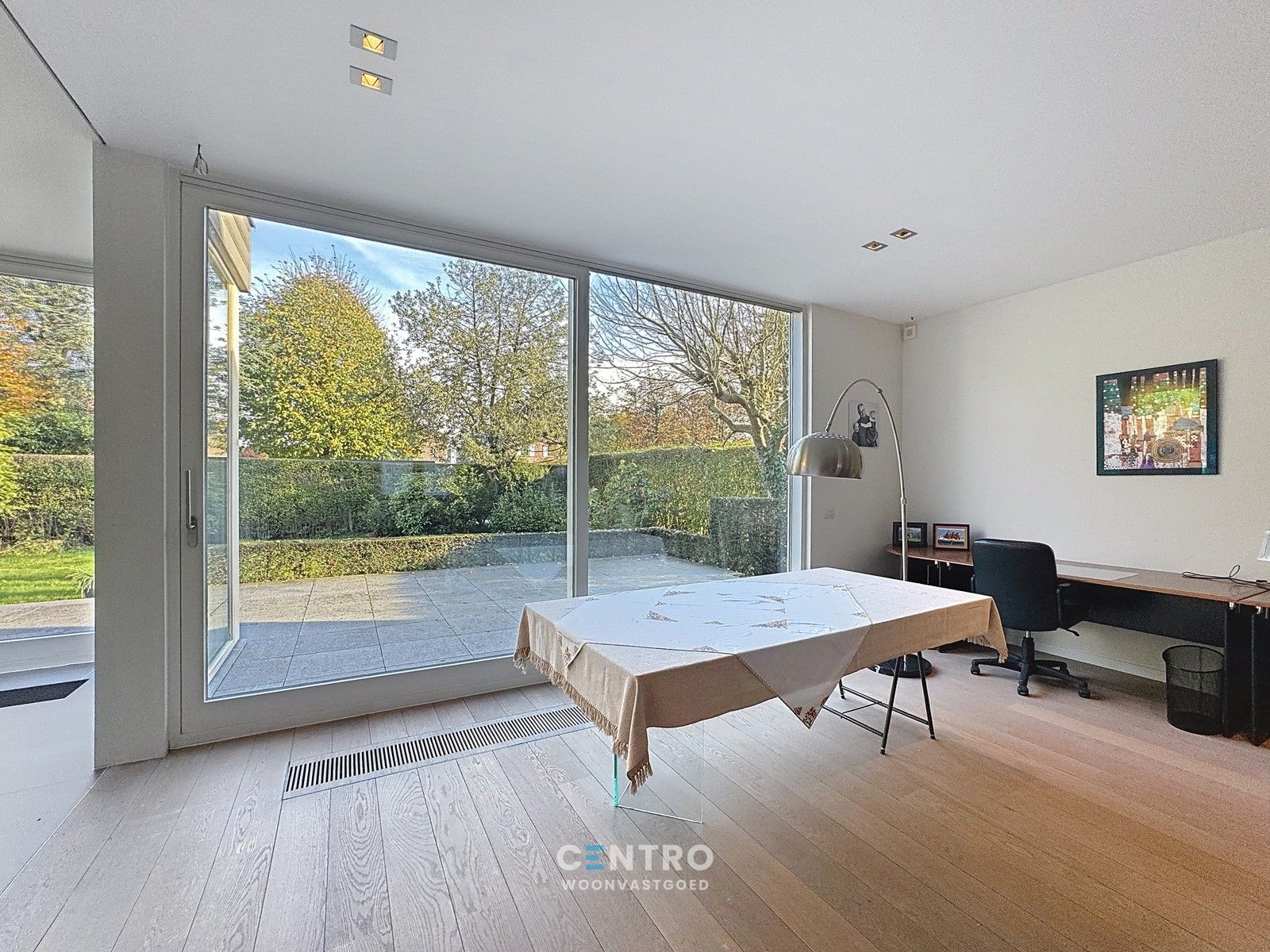 Karaktervolle villa met 5 slpks, praktijkruime en ZUIDgerichte tuin in 't Motje! foto 4