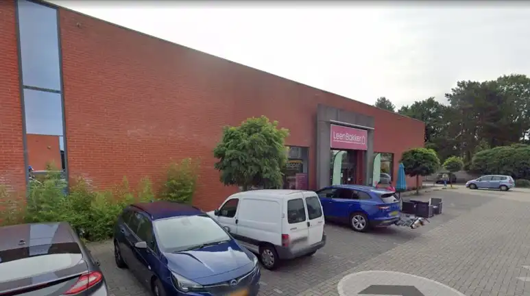 Commercieel gebouw van 1.826 m² te huur op sterke retaillocatie met Sports Direct, Krëfel en Lidl foto 2