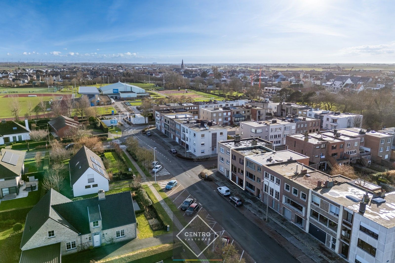 INTERESSANT gelegen woning met 4 slpks, garage én ZUIDger. tuin! foto {{pictureIndex}}