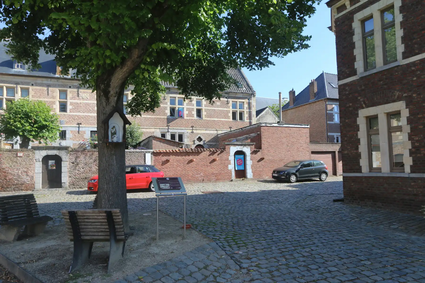 Authentieke begijnenwoning + bouwperceel met 6 garageboxen foto 30