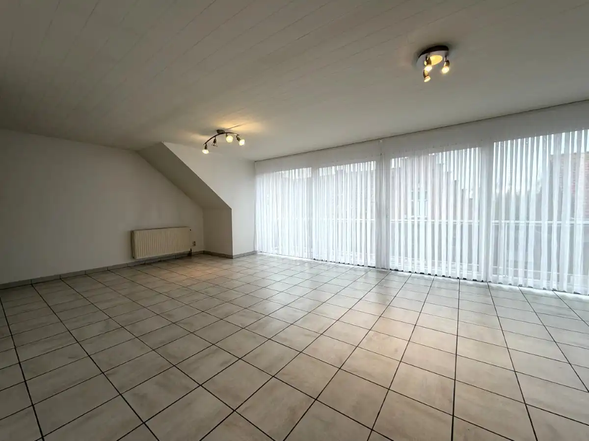 Moorslede - Ruim appartement met een lichtrijke leefruimte in het centrum foto 2