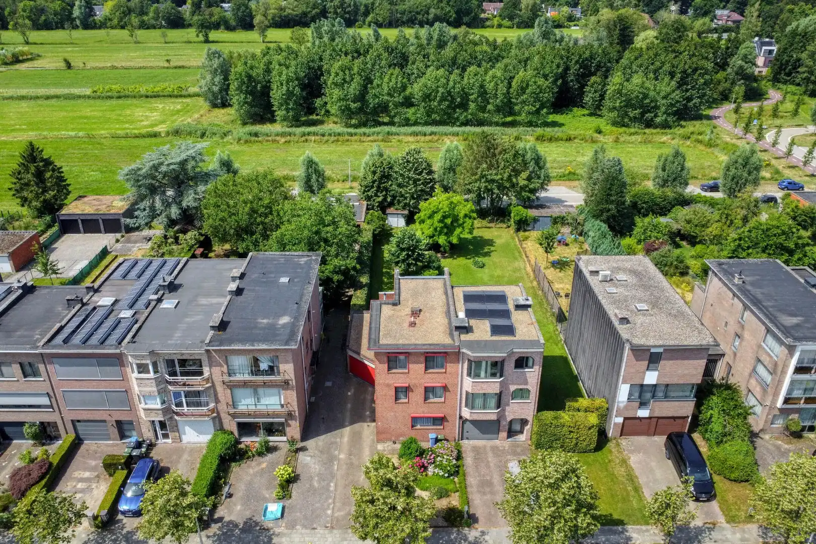 Ruime gezinswoning met 4 slaapkamers, zonnige tuin en garage op een toplocatie in Brasschaat. foto 22
