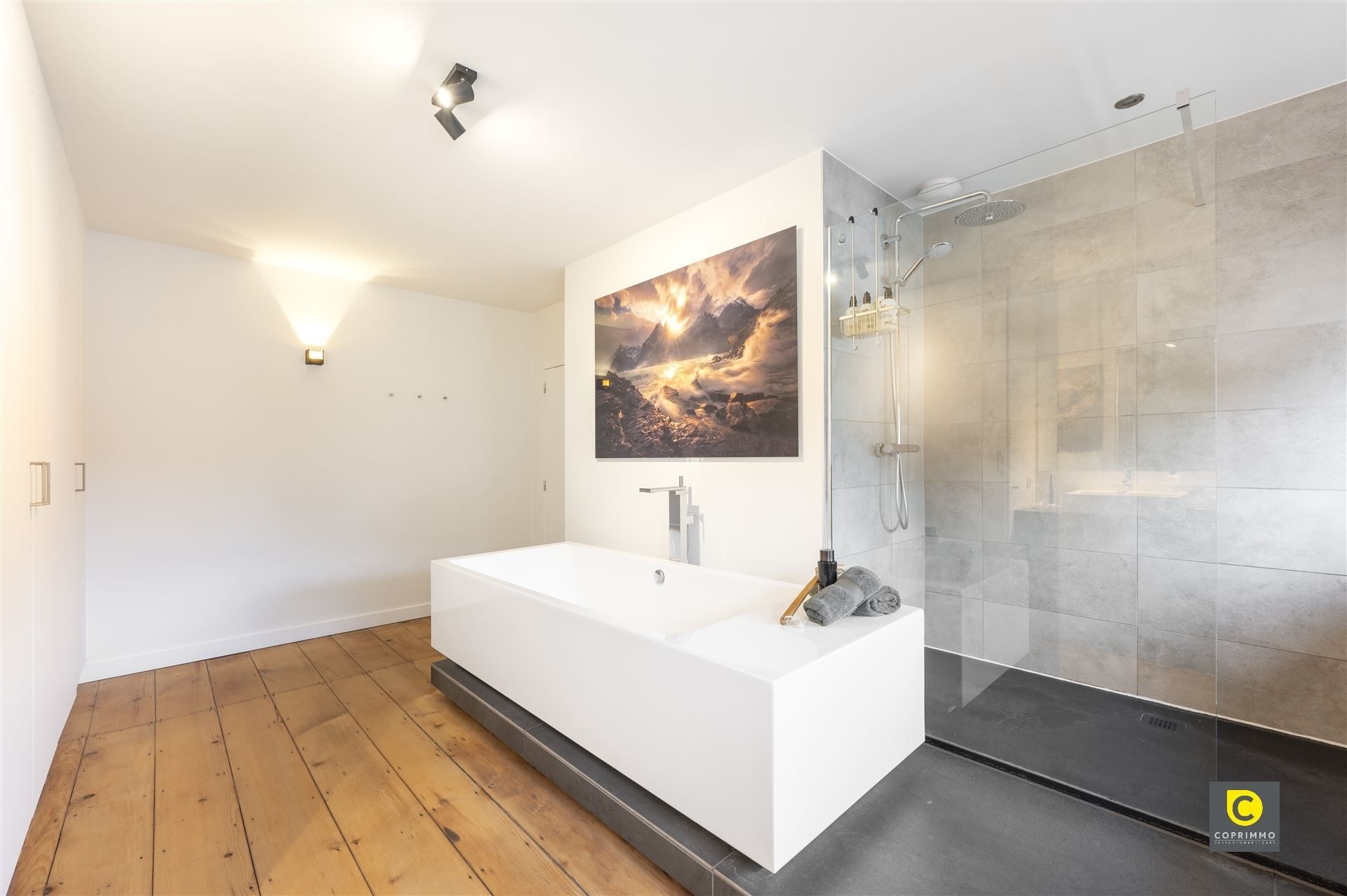 Unieke meesterwoning met garage foto 22