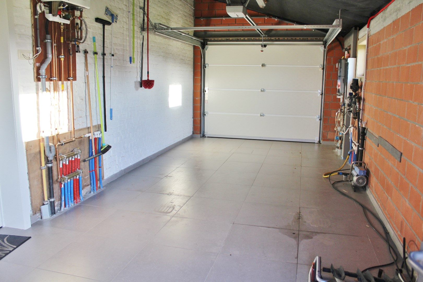 Recent vernieuwde woning met 4slpk, garage, zuidgerichte tuin & buitenberging foto 11