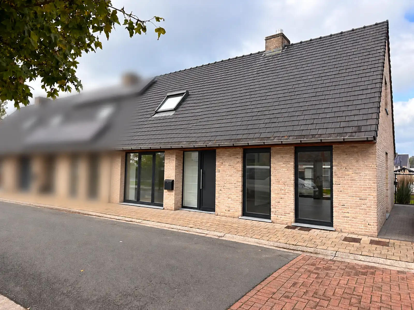 Woning met 4 slaapkamers in rustige wijk foto {{pictureIndex}}