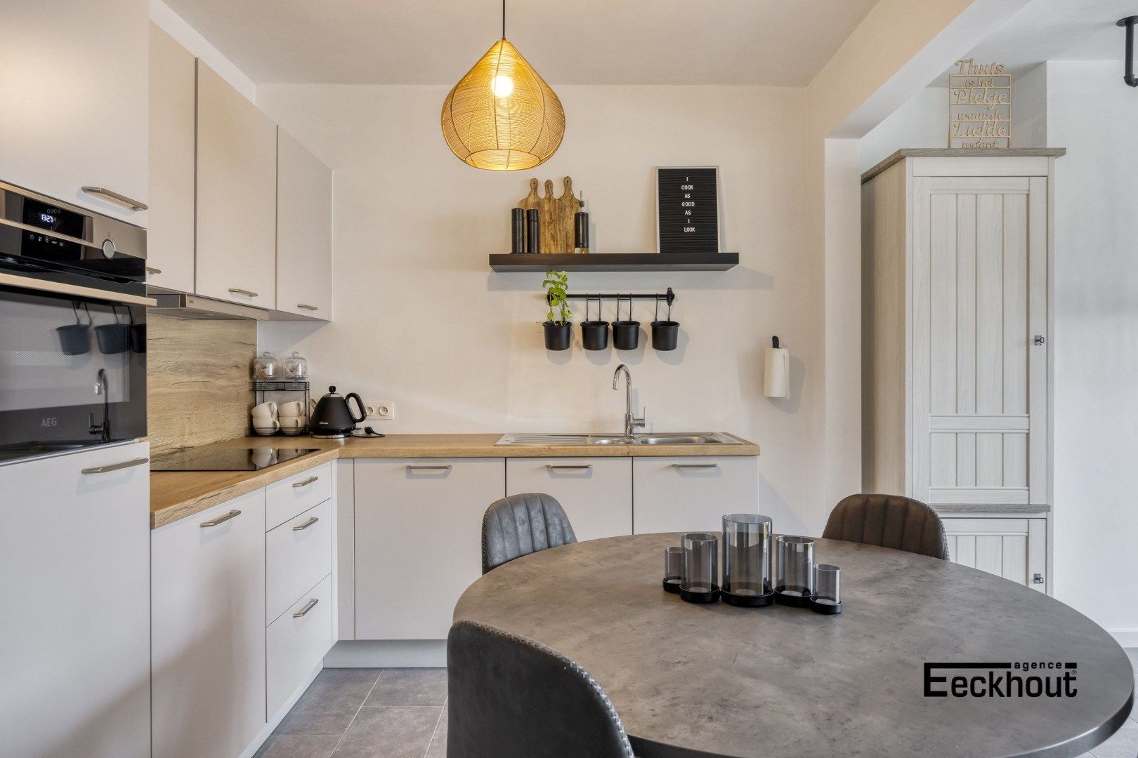 Volledig gerenoveerd appartement op gunstige ligging te Bredene! foto 6
