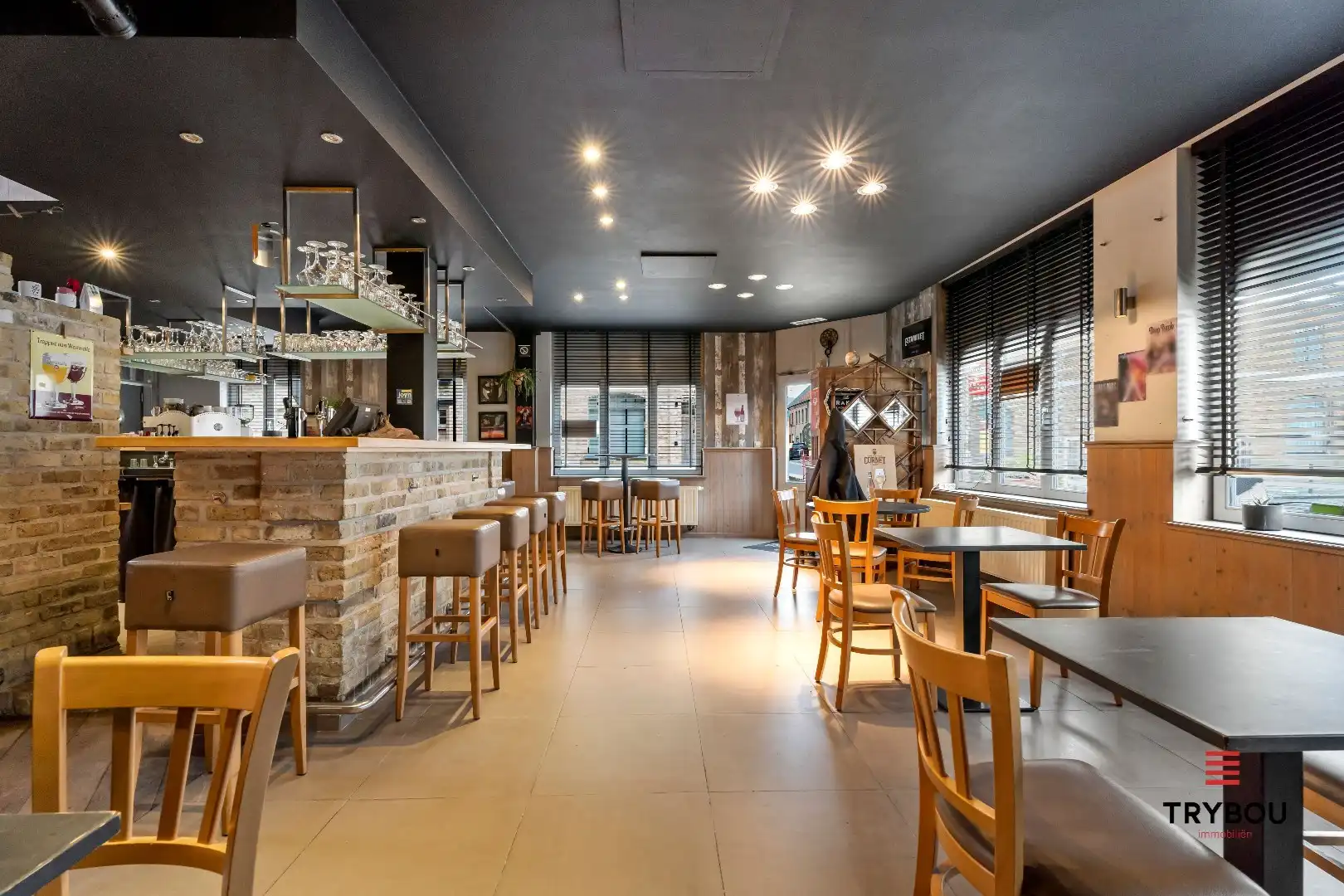 Prachtig handelspand met woonst op centrale ligging te Merkem. foto 4