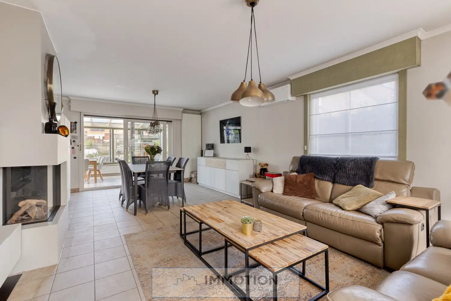 Halfopen gezinswoning met 3 slaapkamers, tuinkamer en poolhouse - Kijkdag met biedmoment op 27/06 foto 2