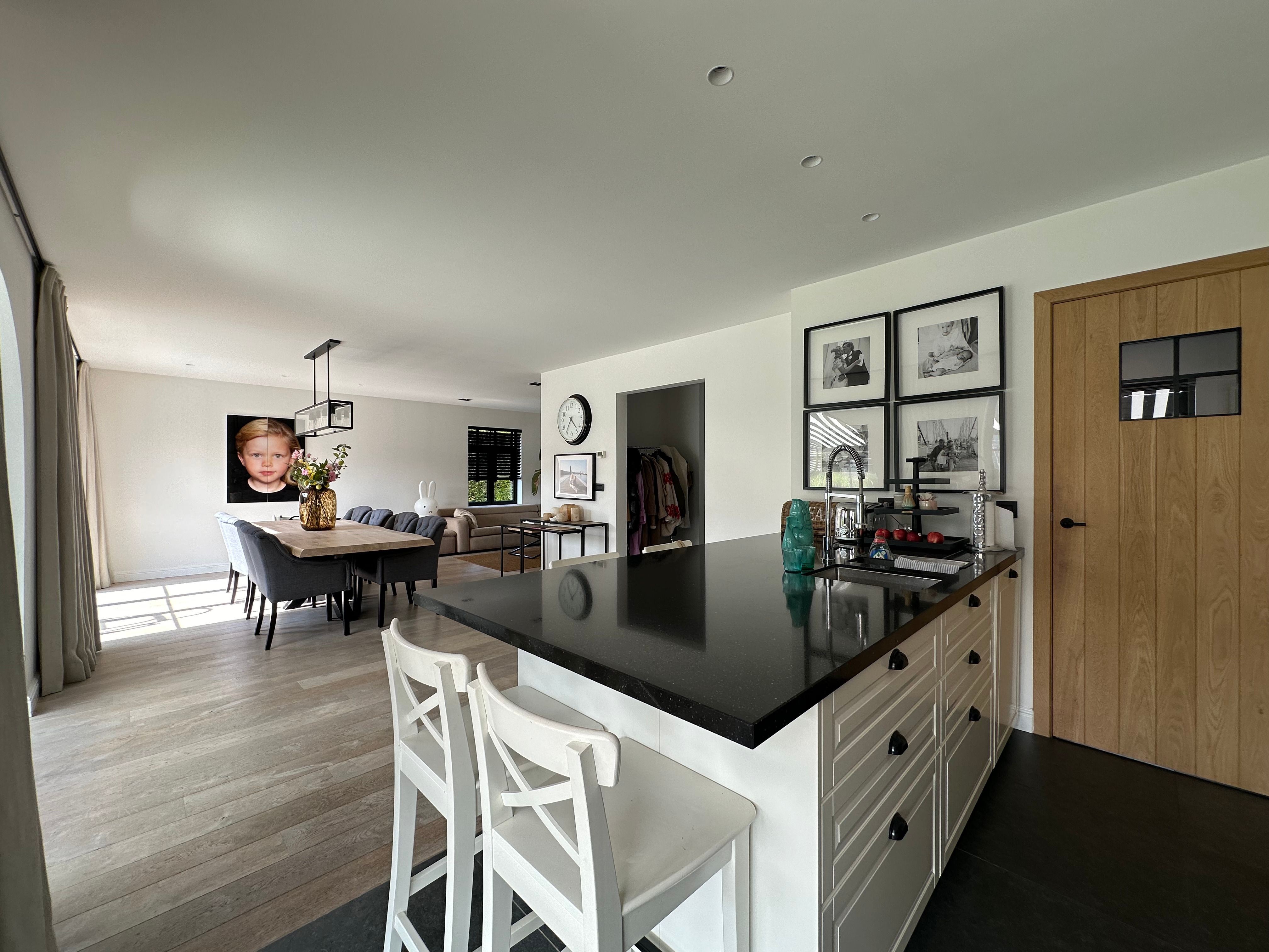 Recente, stijlvolle woning met mooie tuin nabij centrum Merelbeke foto 8