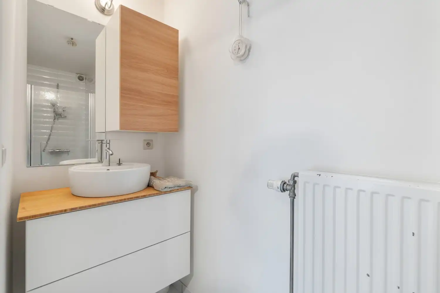 Prachtige 3-gevelwoning met studio, grote tuin en vrij uitzicht foto 17