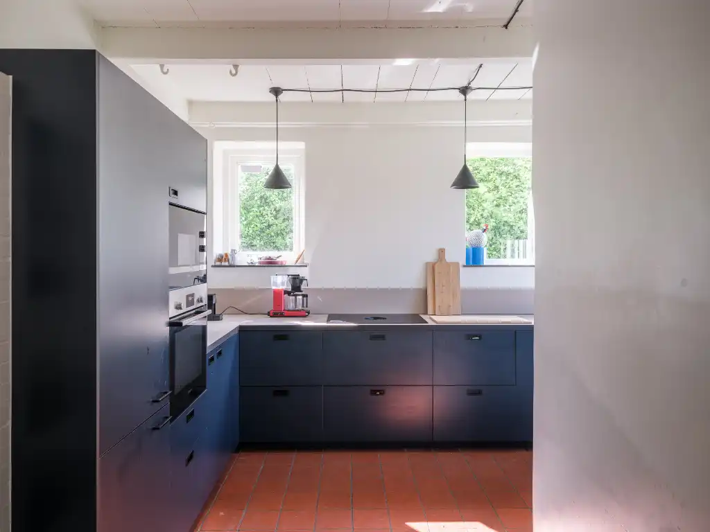 Breskens – Uitzonderlijke eigendom waar authenticiteit, karakter en strakke architectuur naadloos in elkaar samenvloeien op een exclusieve locatie tussen de velden en op een boogscheut van het strand. foto 19