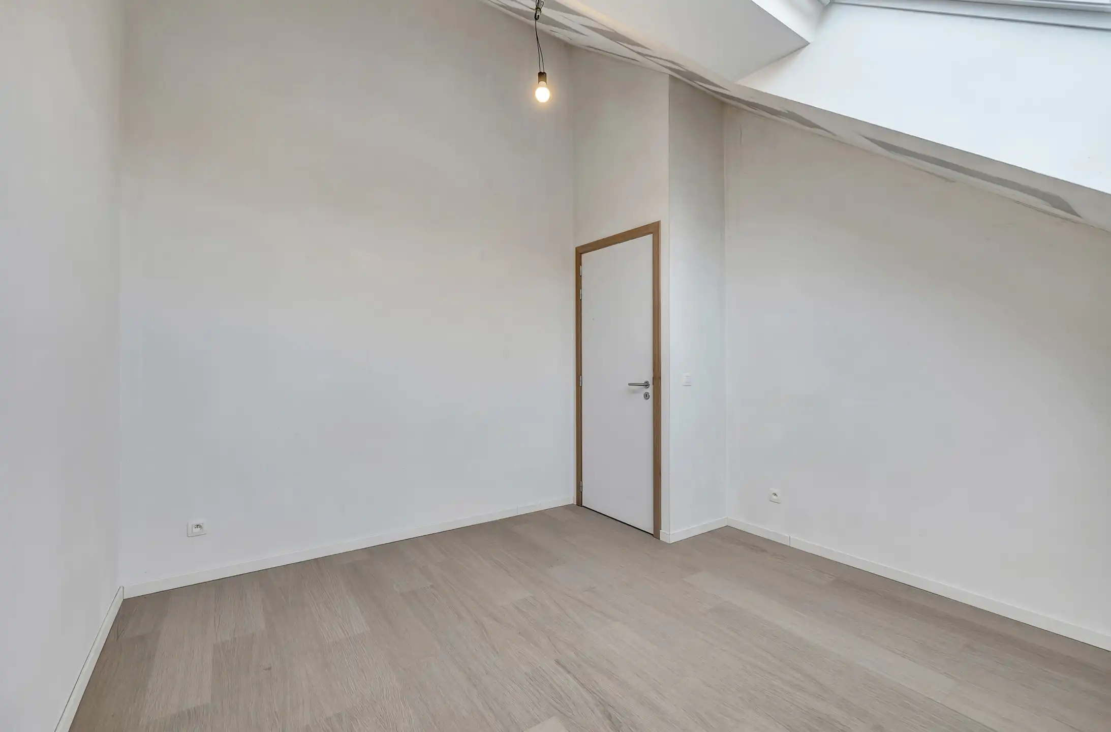 Prachtige half open nieuwbouwwoning in uniek woonerf foto 14