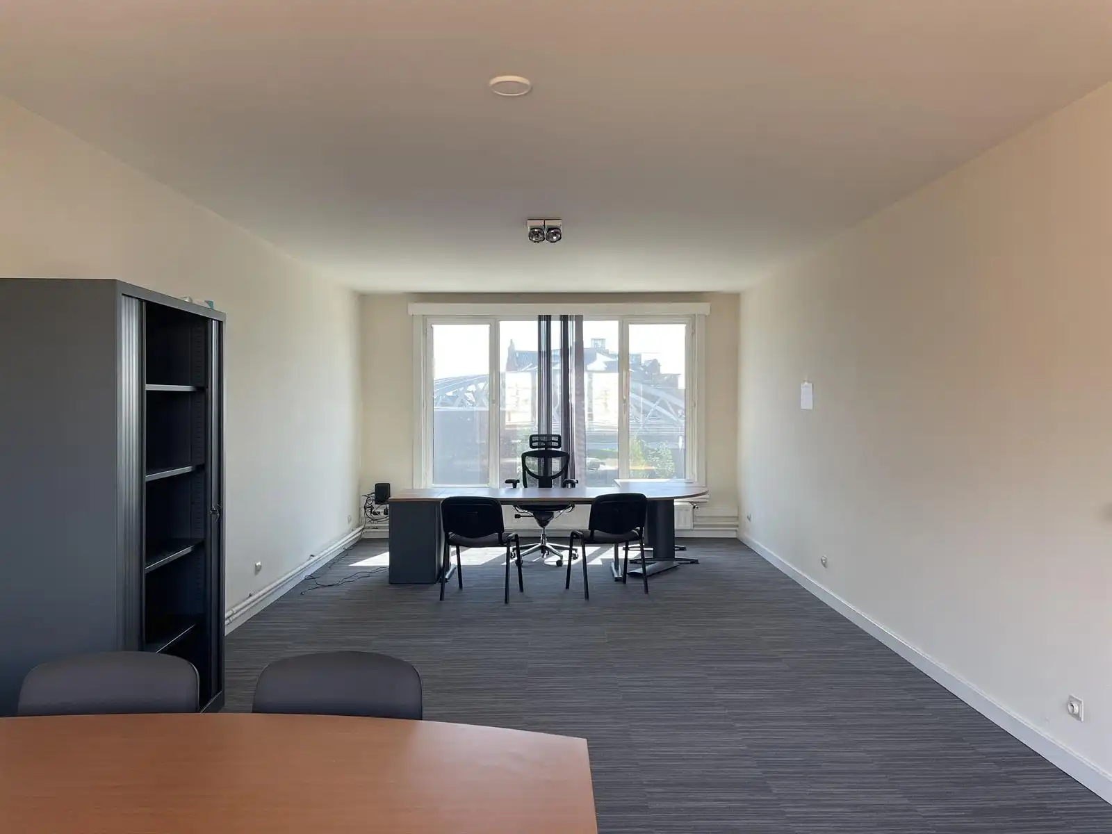 Hoekkantoor te huur met panoramisch uitzicht over de stad foto 8