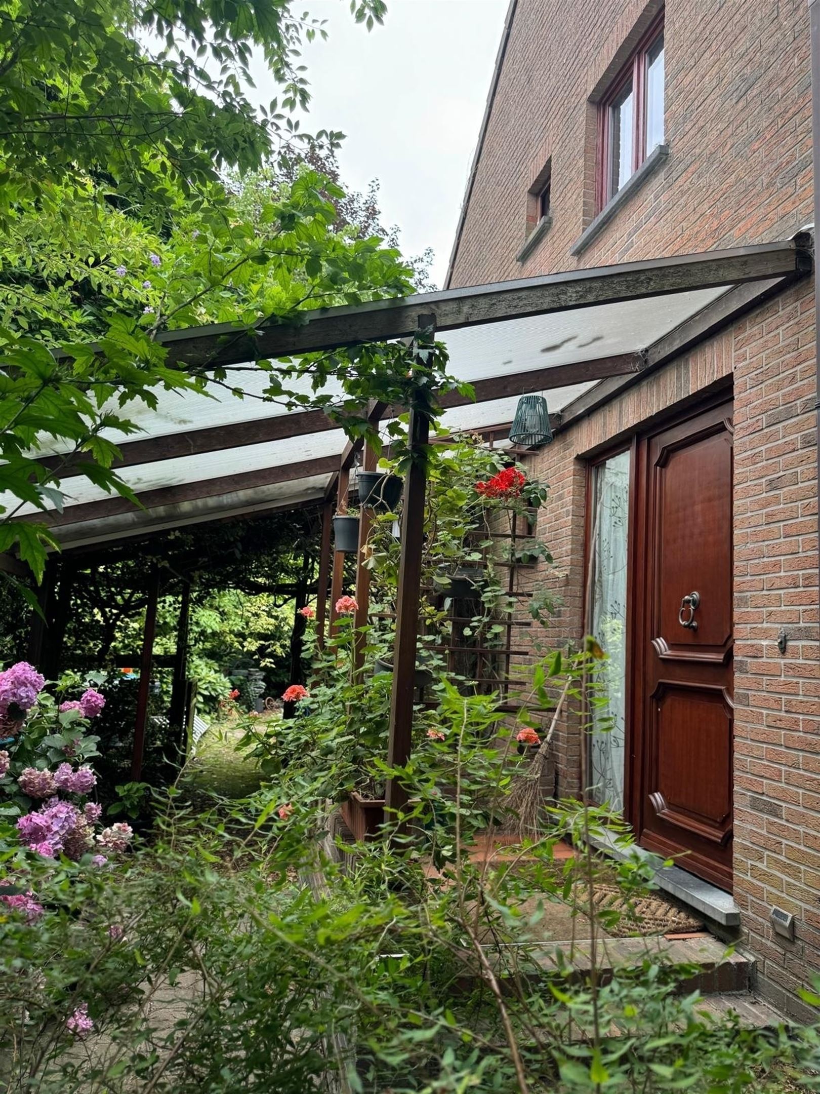 Karaktervolle half open villa met grote tuin 1.189m² in een rustige straat. foto 36