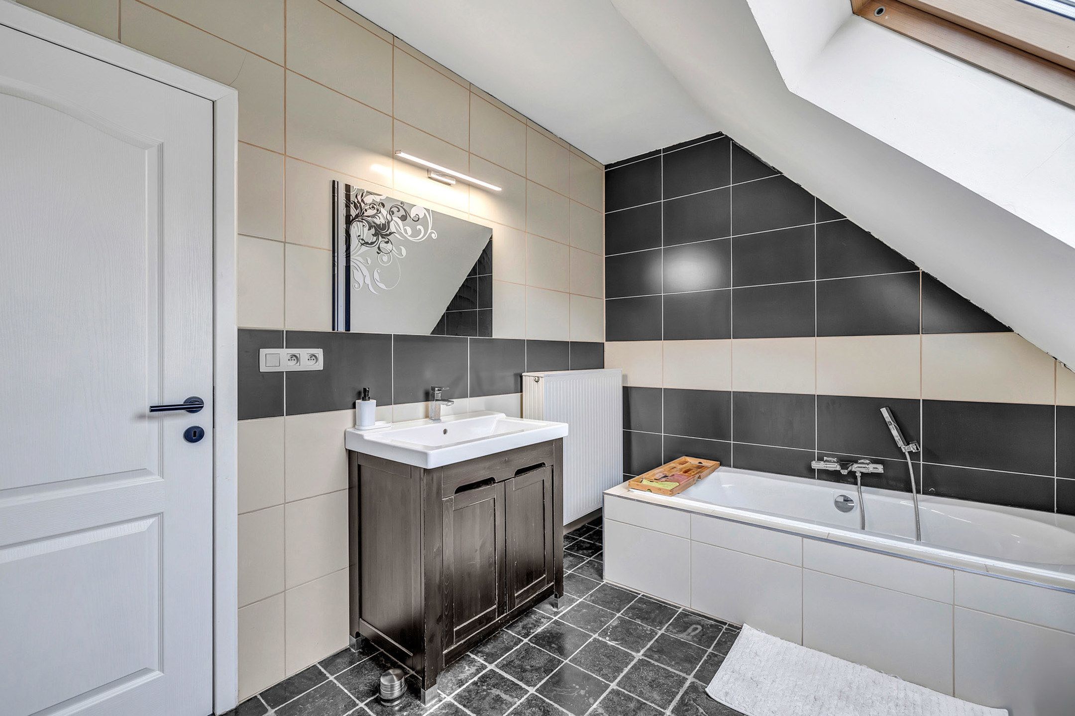 Instapklare woning te Ternat met drie slaapkamers, tuin en carport! foto 12
