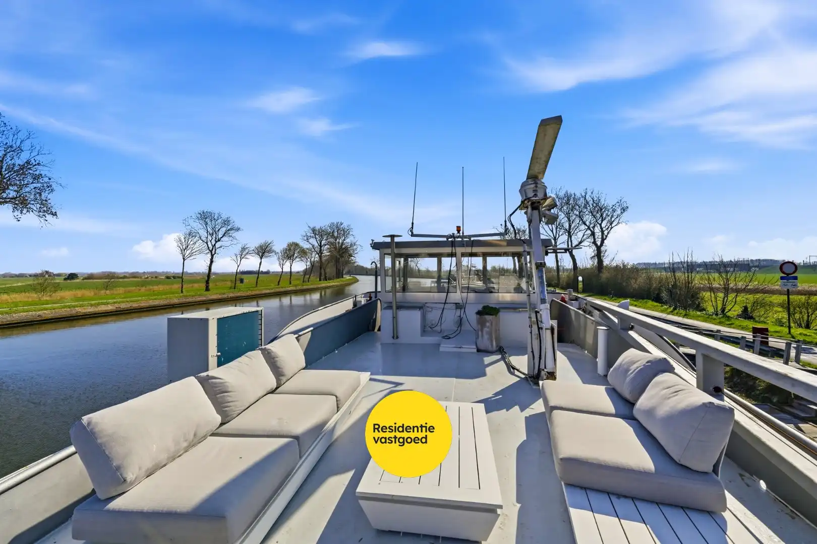 Unieke woonboot met B&B en vergunde ligplaats in Plassendale foto 45