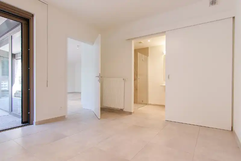 Moderne serviceflat met 2 ruime slaapkamers, 2 badkamers en een uitnodigend terras op een TOP locatie in het centrum van Hasselt foto 10