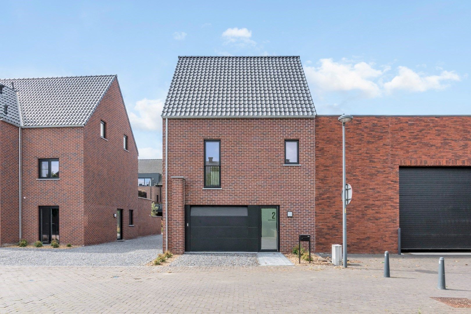 Bel-étagewoning met 2 slaapkamers en inpandige garage.REEDS 45% VERKOCHT! foto 1