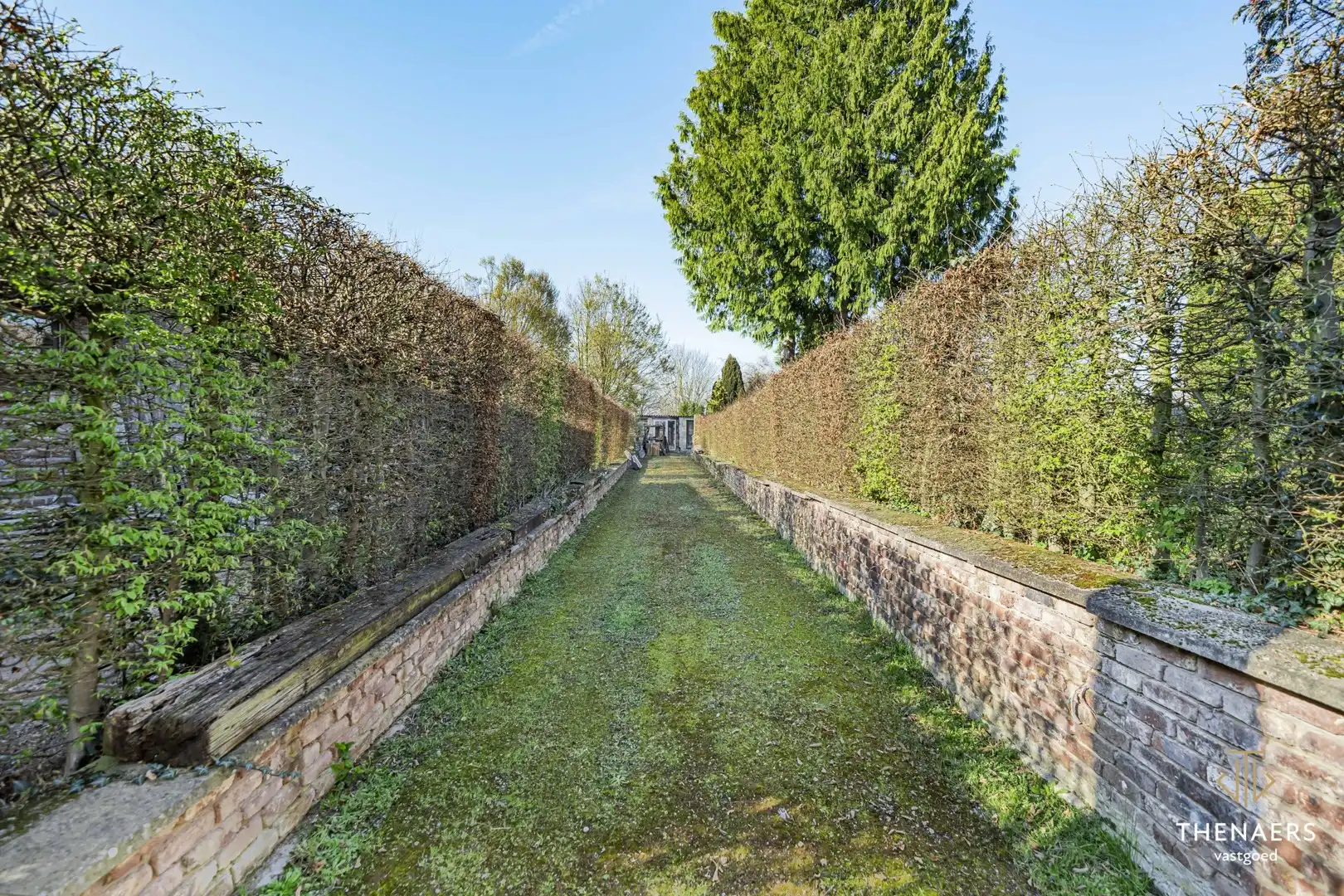 Karaktervolle en uitzonderlijk ruime woning met 5 slpks op&nbsp;een perceel van 36a 60ca. foto 50