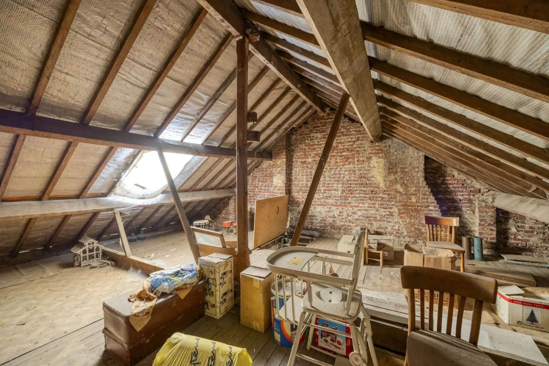 TE RENOVEREN HALFOPEN WONING MET 3 SLPK'S IN RIEMST foto 17
