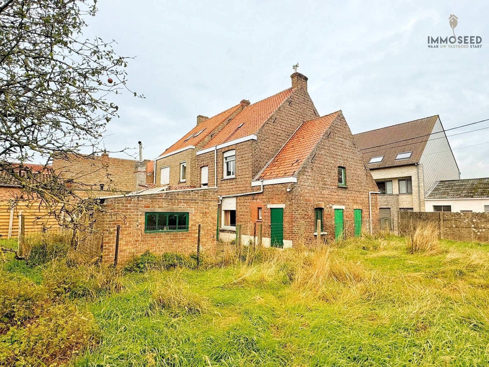 Renovatiepand op ruim zuidgericht perceel foto 1