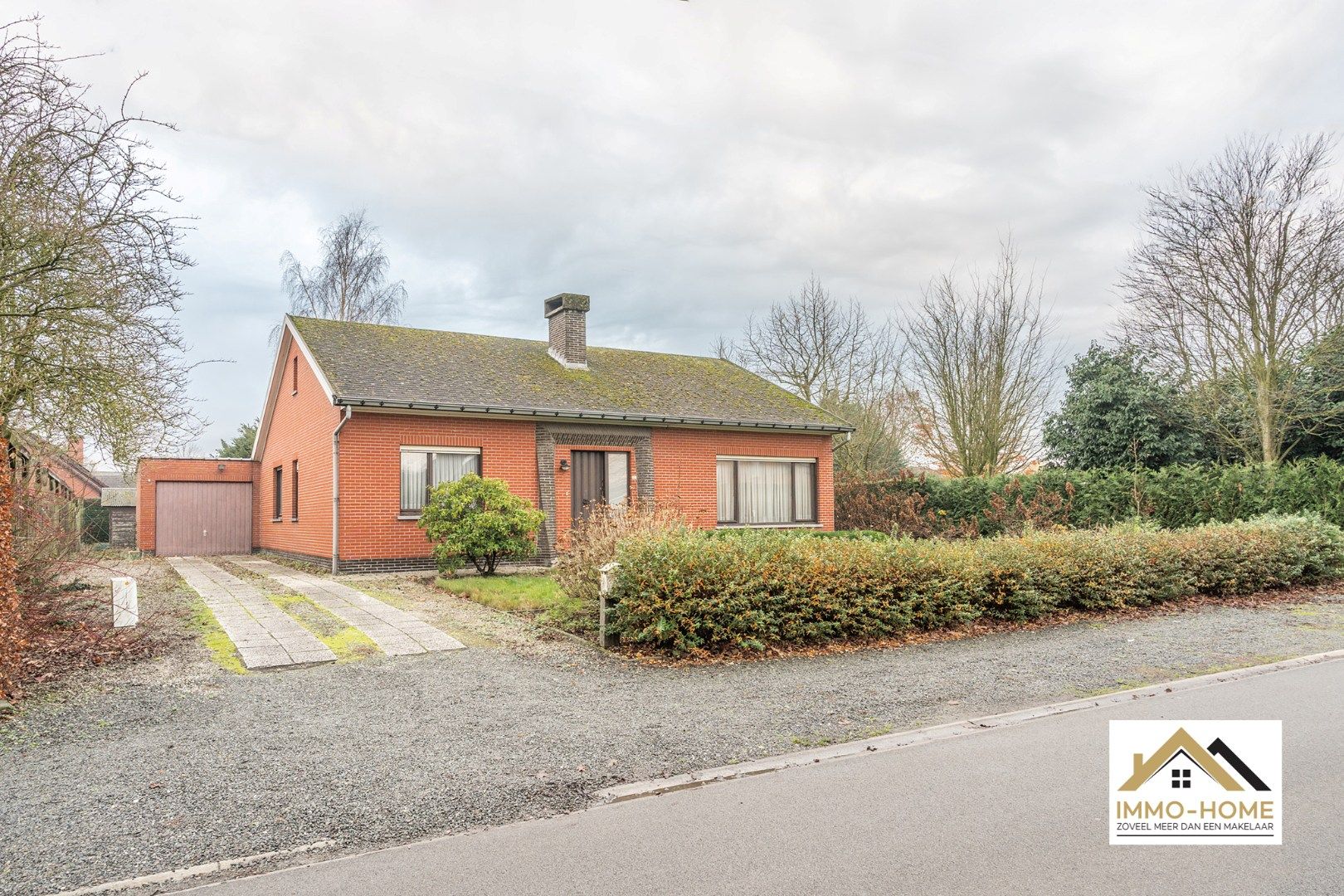 Vrijstaande woning op een ruime grond op topligging te Beervelde!  foto 2