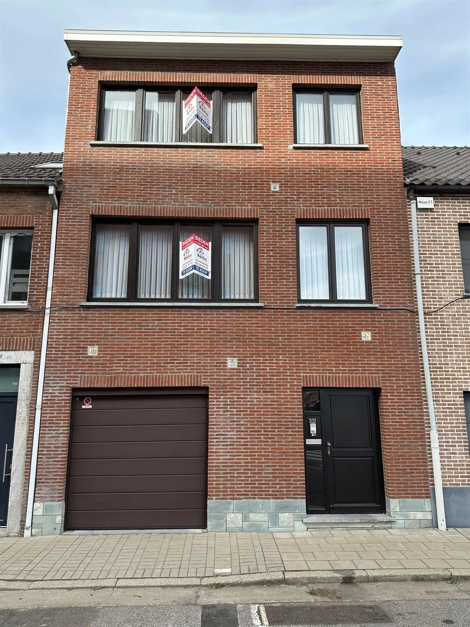 Ruime bel-etage met 2 slaapkamers, kinderkamer, garage en groot terras foto 2