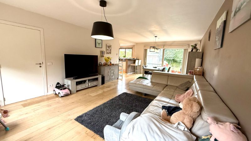 Charmante woning in fermettestijl met drie slaapkamers en mooie tuin foto 3
