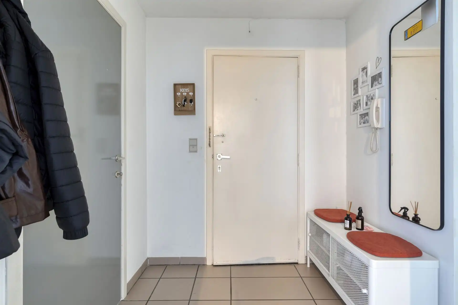 Instapklaar app. met 2 slaapkamers, terras en garage. foto 3