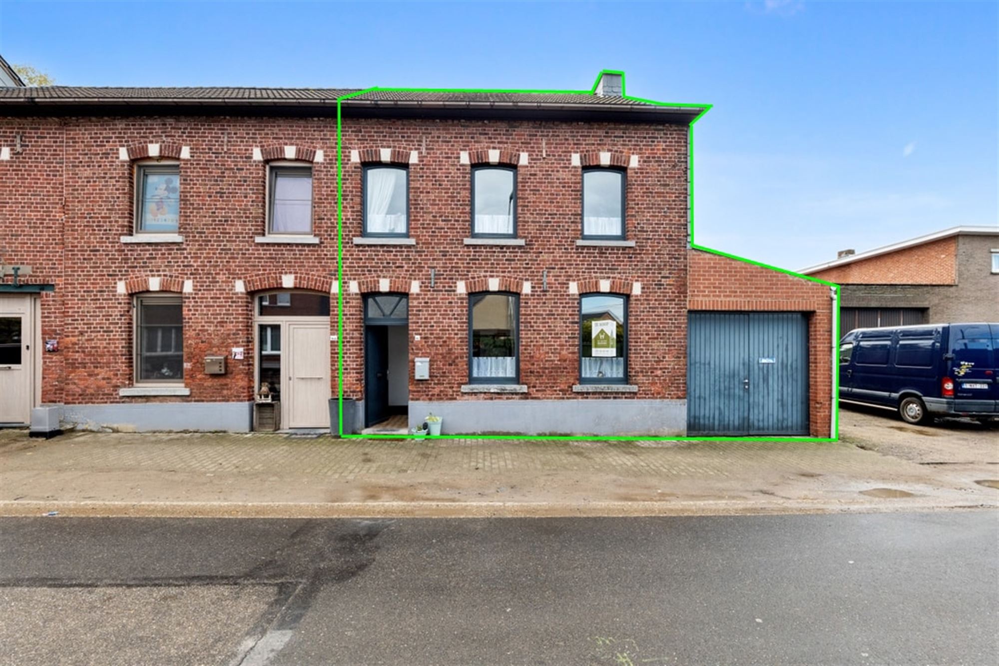 Hoofdfoto van de publicatie: HALFOPEN BEBOUWING MET 3 SLKS EN RUIME GARAGE IN BORGLOON 