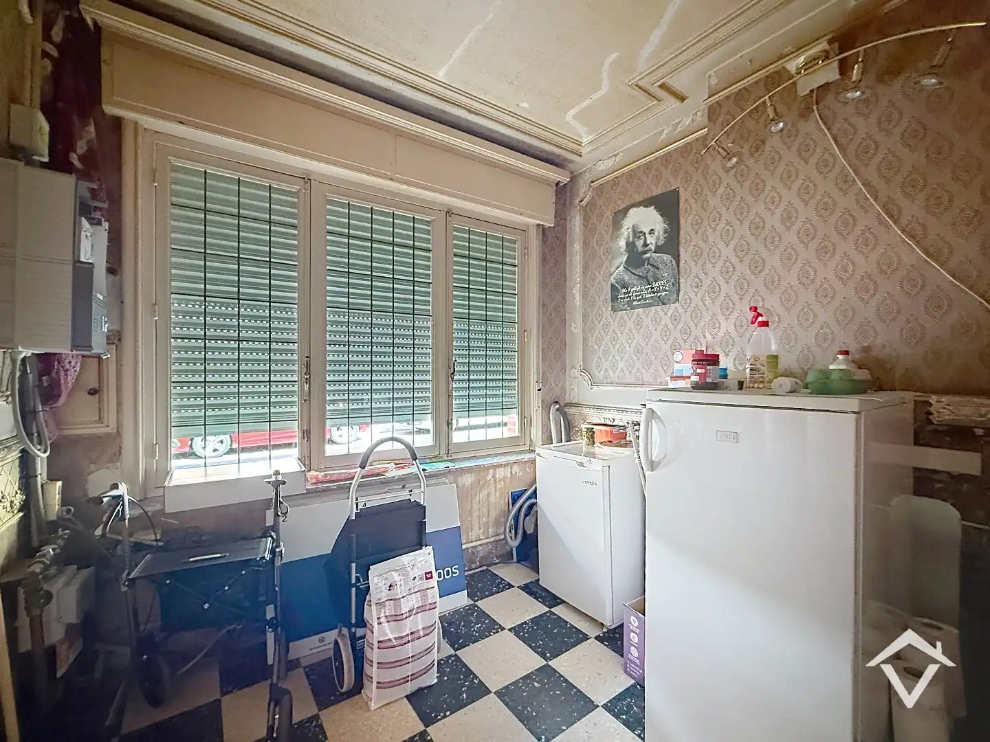 Te renoveren rijwoning met tuin, 3 slaapkamers te centrum Roeselare foto 4