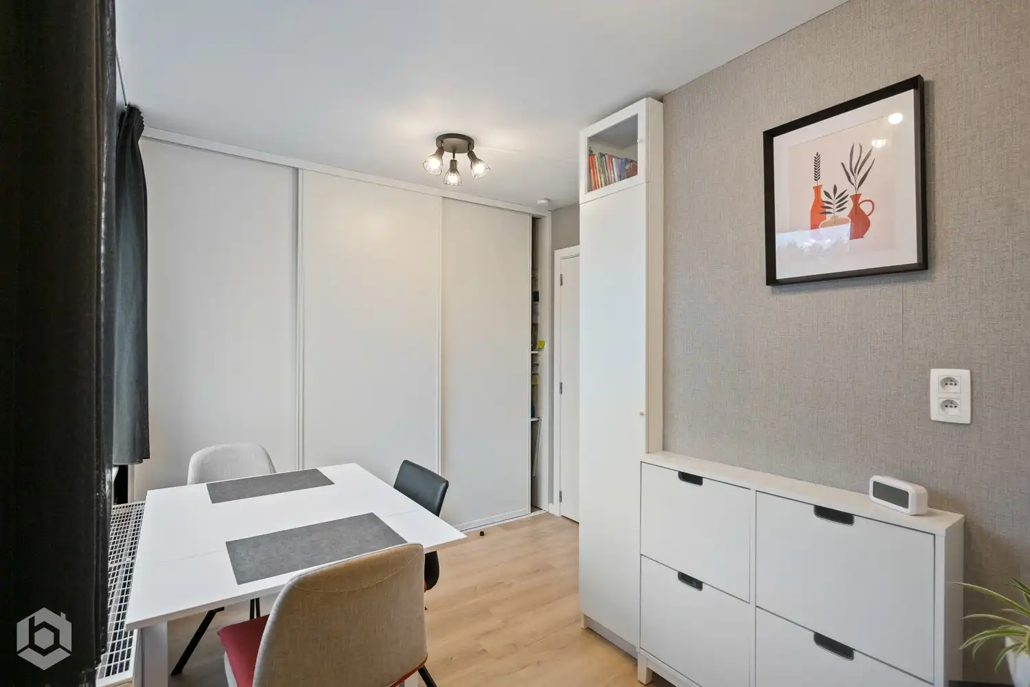 Instapklare woonst met 2slpkrs ,garage en achteringang foto 7