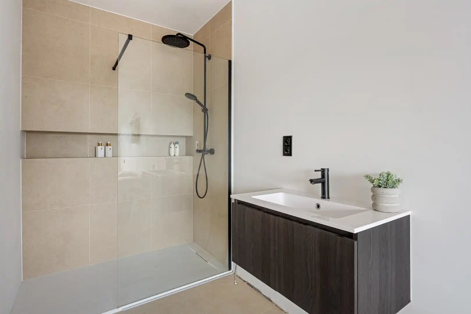 1-kamer dakappartement - CENTRUMligging aan Heldenlaan!  foto 5