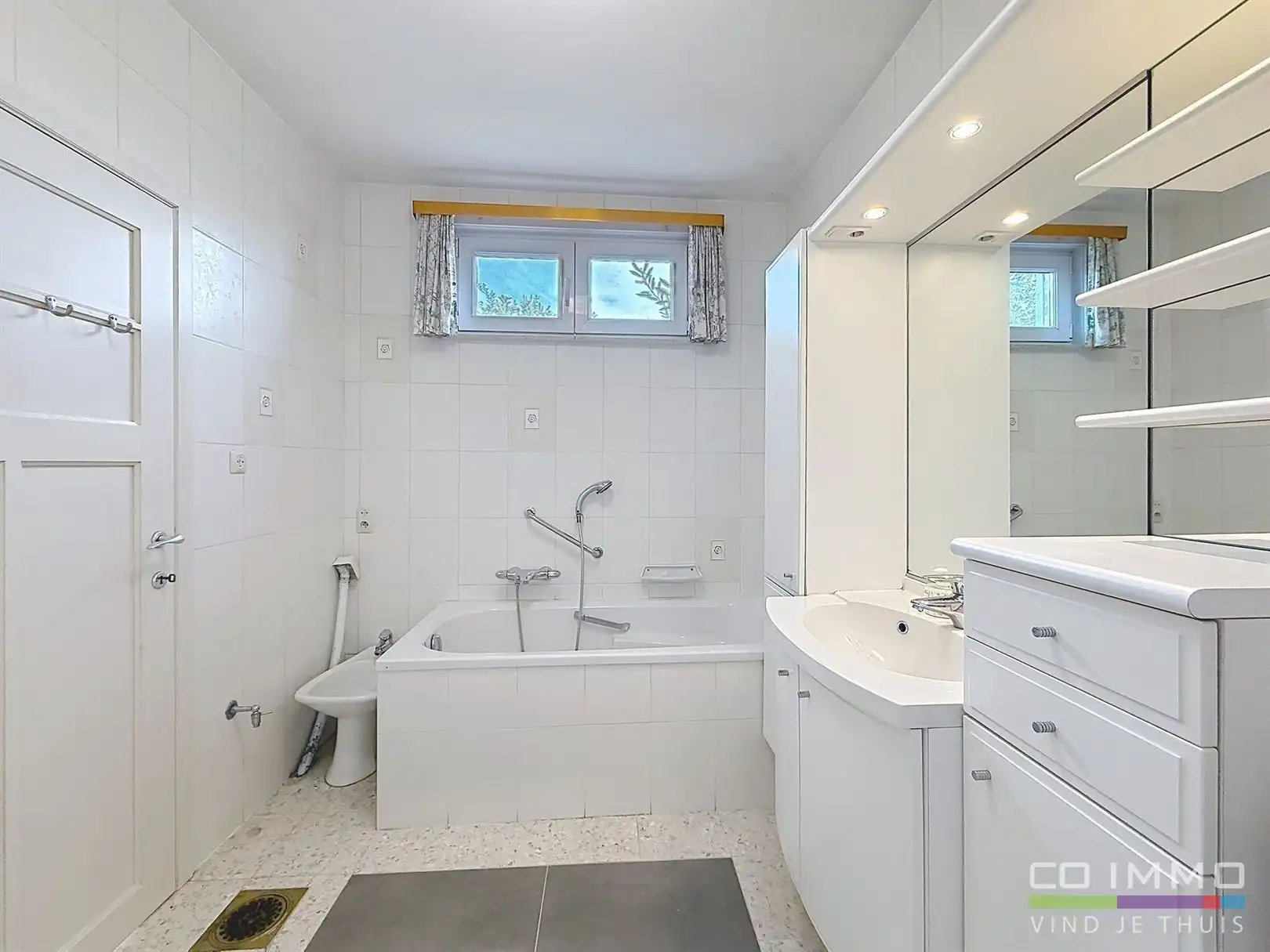 Karaktervolle woning, 4 slpks op een perceel van > 1 hectare foto 17