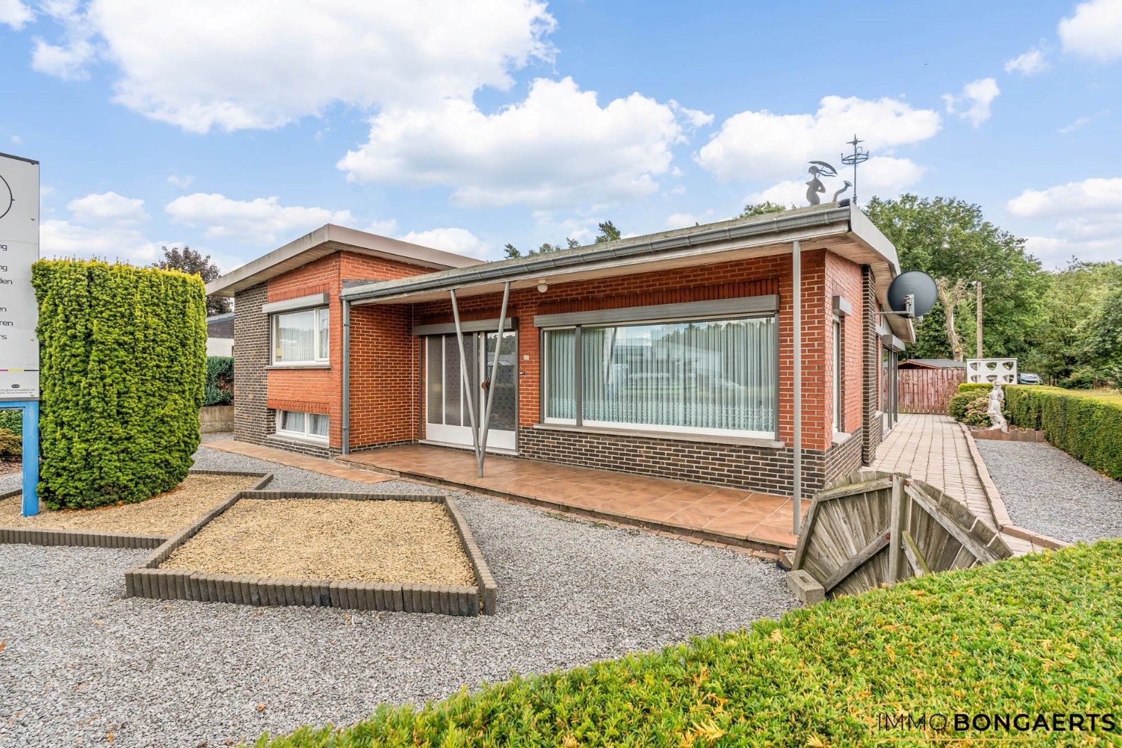 Ruime hoekwoning met drie slaapkamers foto 2
