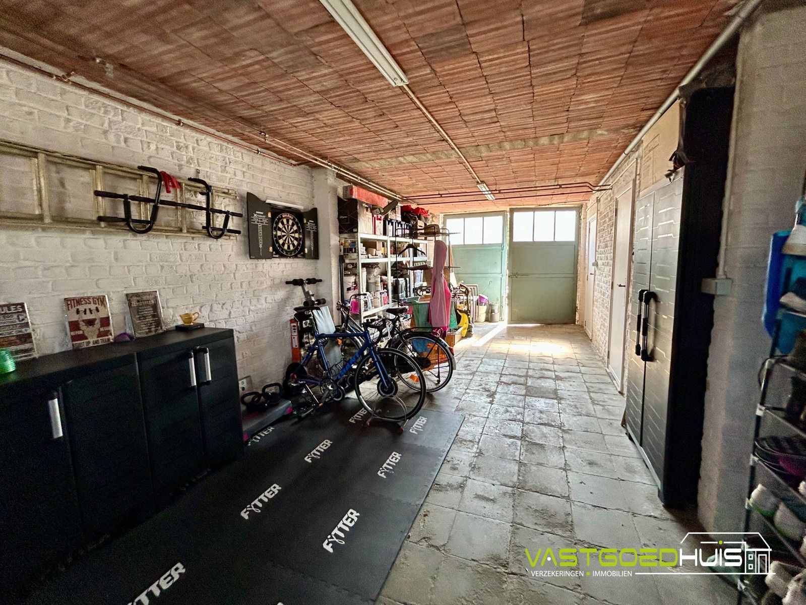 Eigentijdse gezinswoning met tuin en garage foto 22