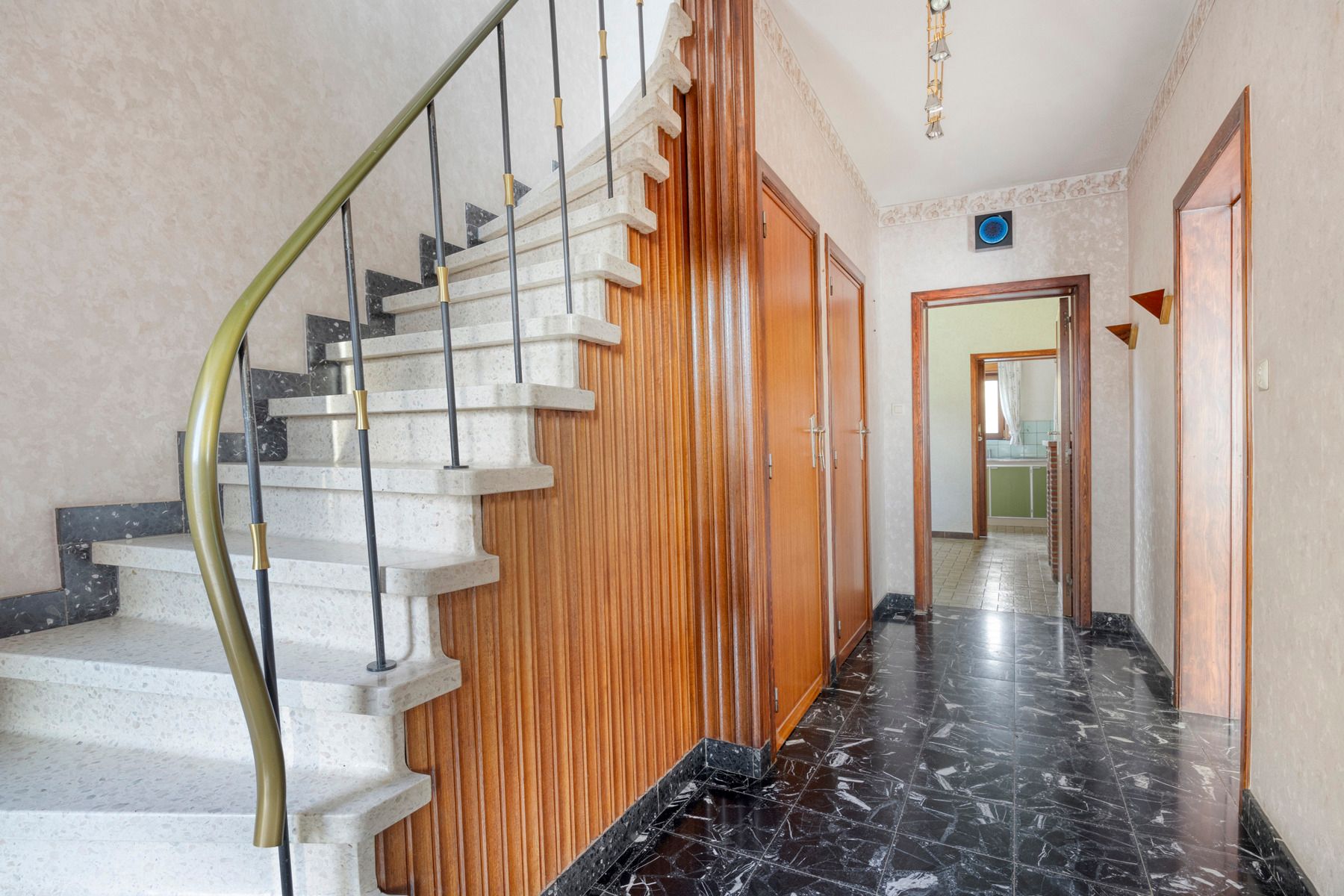 Ruime woning op een perceel van 14are 67ca op een topligging in Groot-Bijgaarden! foto 3