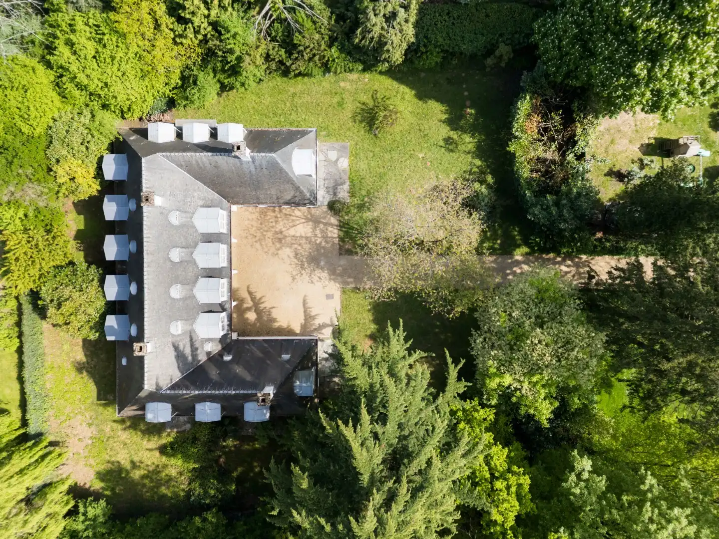 Een te moderniseren architecturale villa van ca. 700m² foto 23