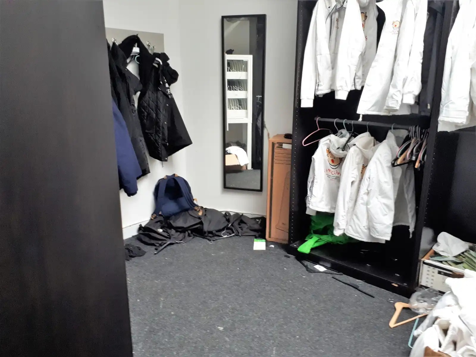 Hoek handelspand op commerciële ligging met veel visibiliteit foto 25