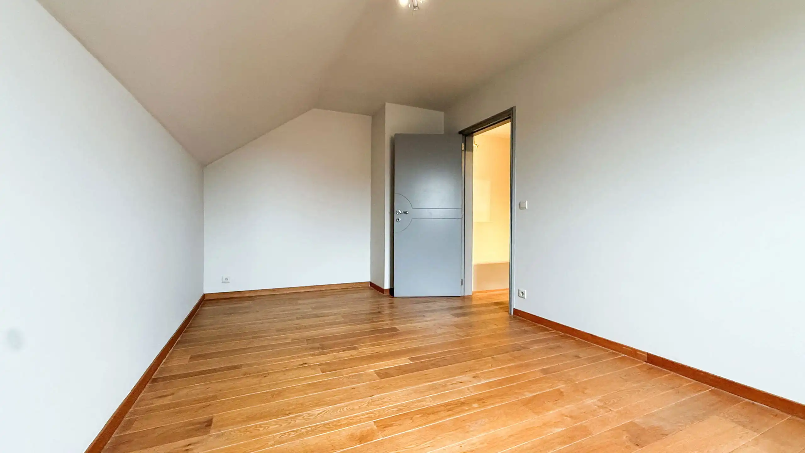 Gezellig duplex appartement met terras en garagebox in HZ! foto 17