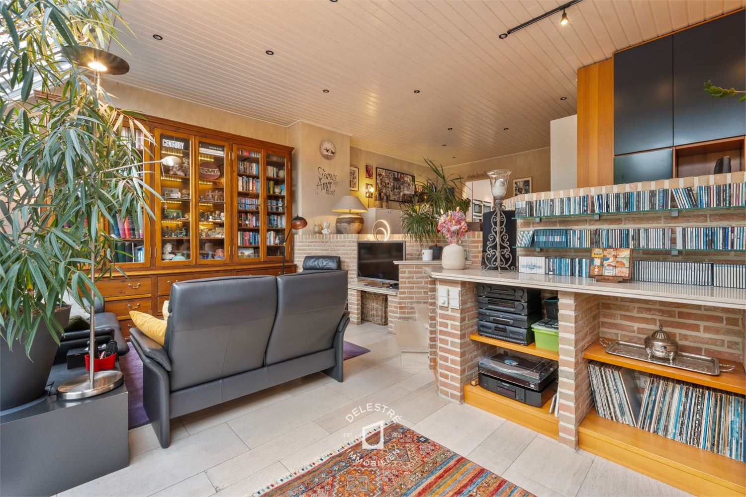 INSTAPKLARE GEZINSWONING MET GARAGE IN RUSTIGE STRAAT foto 8