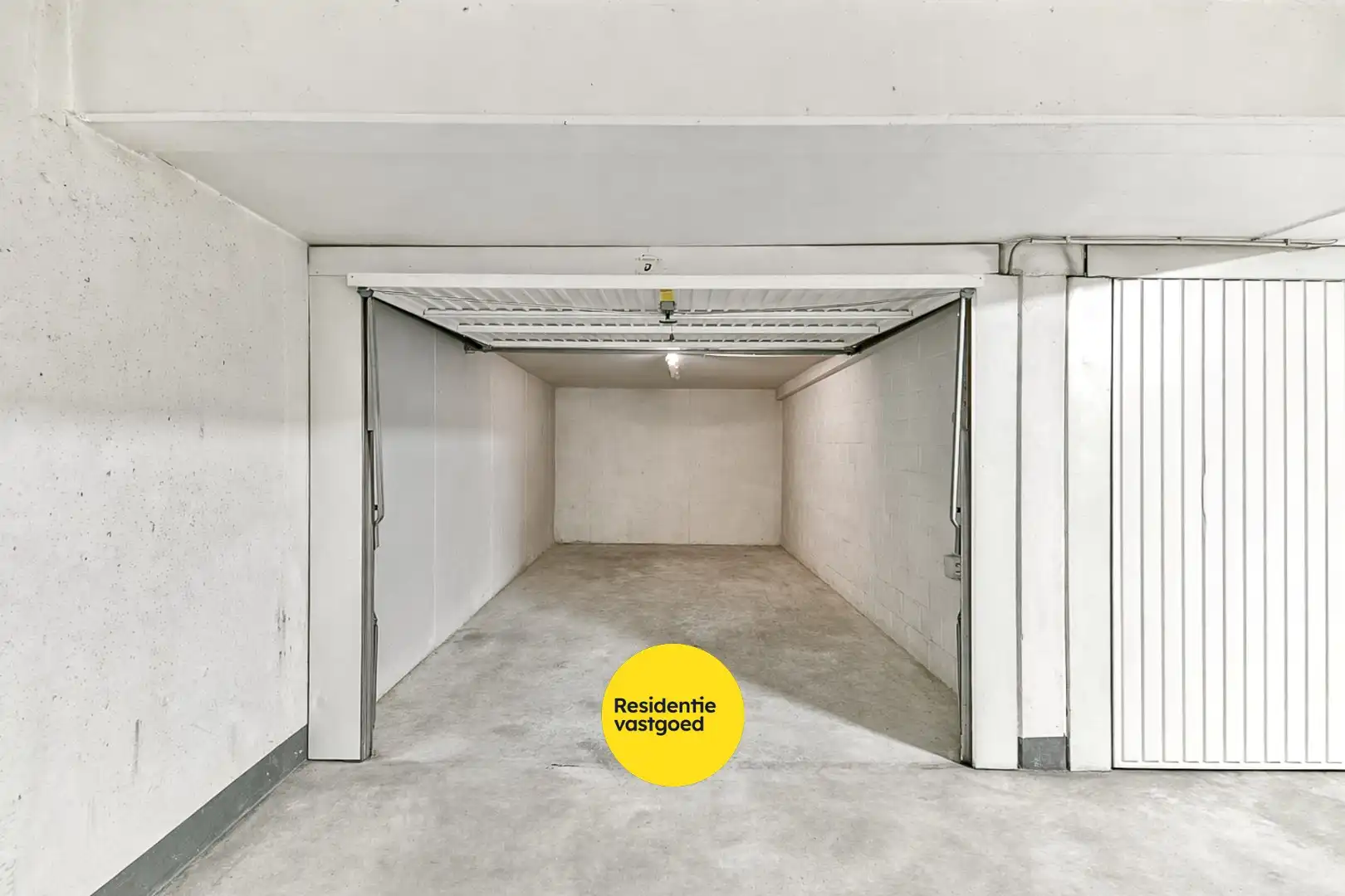 Afgesloten garagebox foto 2